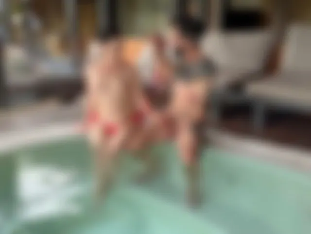 KRASS! Big Dick fickt mich direkt am Whirlpool!