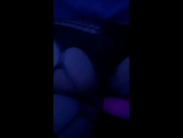 Hart gefickt mit Dildo