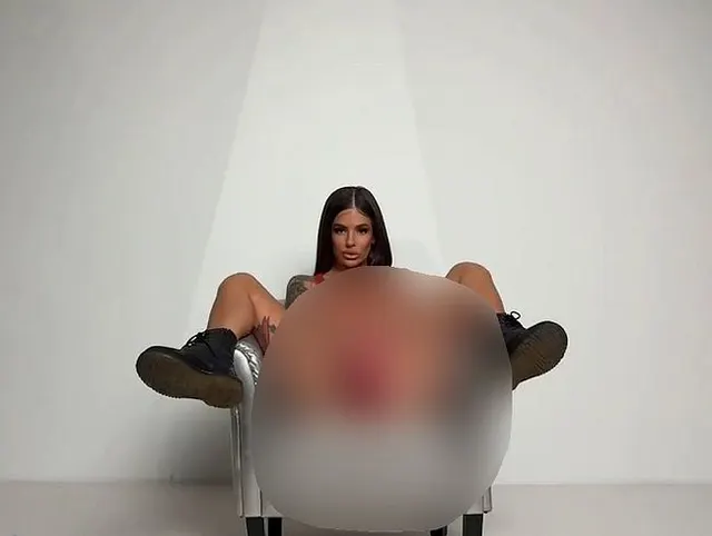 Pussyspiel mit Dildo