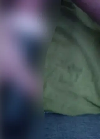 Schön mit der Flashlight den Schwanz gewichst und gemolken