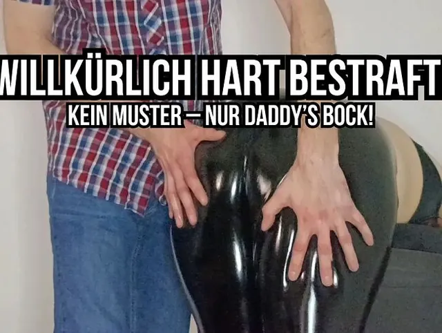 Daddy bestraft sein ungezogenes Mädchen willkürlich hart – Lackhose klatscht laut!