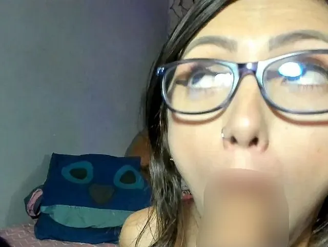 Ich liebe es, Blowjobs beim Ahegao auszuprobieren, es macht mich an und es kommt viel Speichel