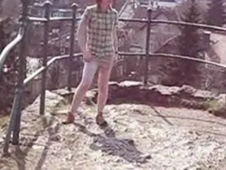 Heiße Mietze auf der Aussichtsplattform