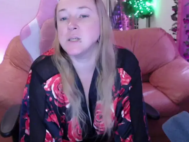 Du willst keine Muschi, du bist eine schwanzhungrige Schlampe