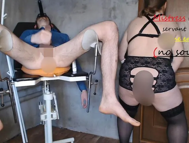 Herrin belohnt Diener mit Urineinlauf (kein Ton)