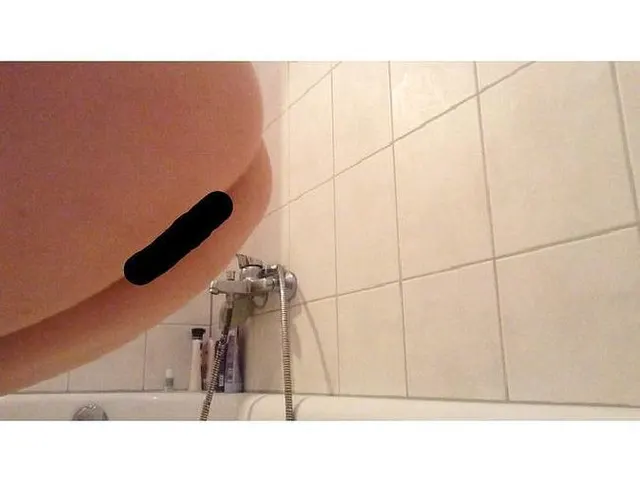 Geil in die Wanne pissen :)