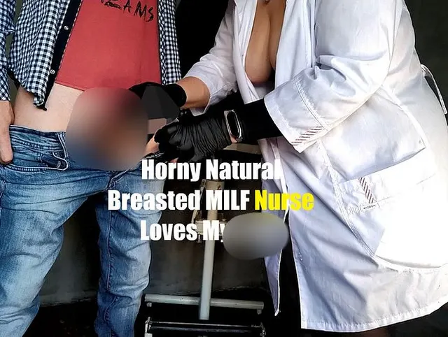 Geile MILF-Krankenschwester mit natürlichen Brüsten liebt mein Sperma