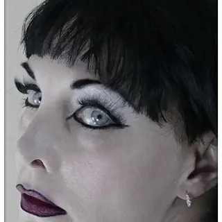 Profilbild von Madame-Dark
