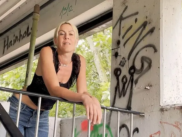 WTF!! Fremder Typ fickt meinen Arsch im Parkhaus !!
