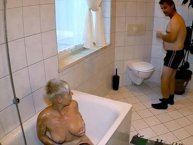 Beim Titten einseifen Überrascht!Gib mir deine Wixxe