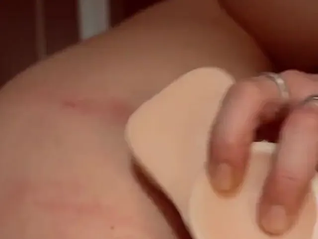 Dildos füllen meine unteren Löcher. Vielleicht ersetzt du den in meiner Fötzchen?
