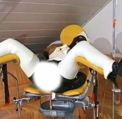 Latex Klistier und Arschfick