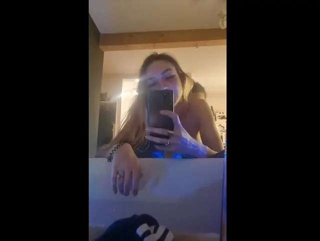 AUF DER COUCH RICHTIG HART WEGGEBUMST, BIS ICH FAST PLATZE UNF NUR NOCH SCHREIE! ;-)