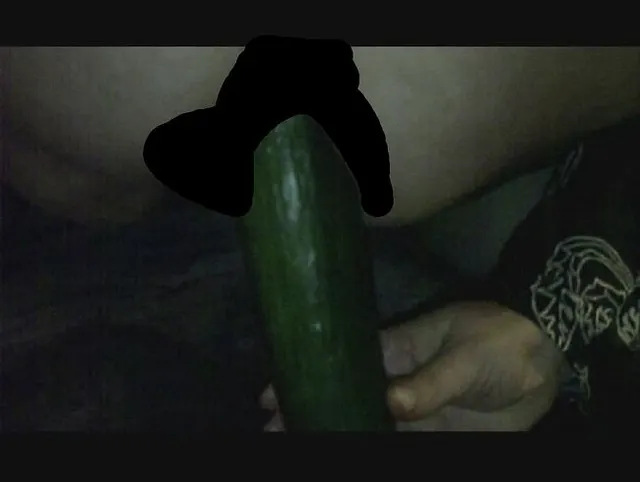Dicke Gurke im Arsch