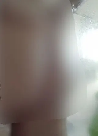 Arsch einseifen unter der Dusche. Hilfst du mir und übernimmst für mich?