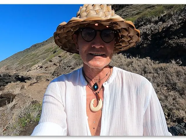 Vorschau aus Sex im Freien: Geil in Hawaii...Waehrend des Hikes ein wenig an mir rumgefummelt!
