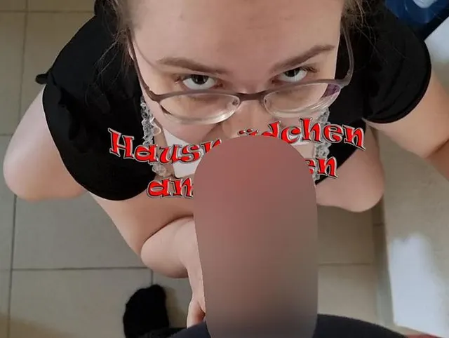 Hausmädchen am Blasen