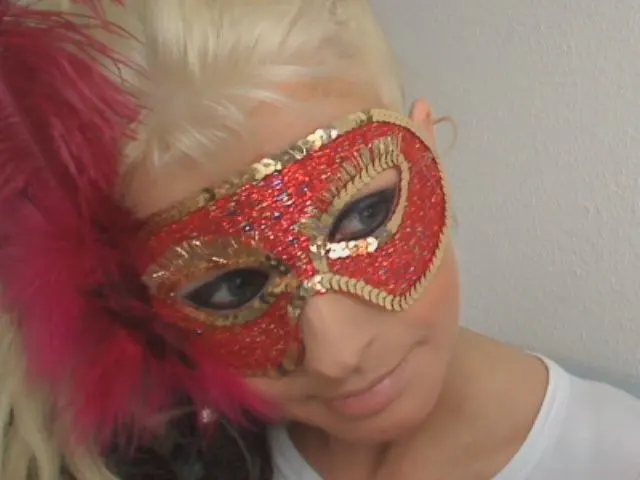 Geile Maskenfrau :)