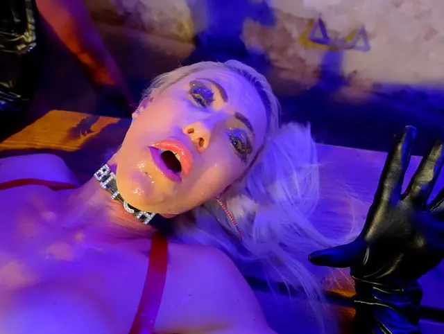 Vorschau aus Gangbang: 3LOCH ORGIE - 7 FICKER. KEIN ERBARMEN | Latexschlampe wird ZUGERICHTET bis zum FILMRISS! BUKKAKE
