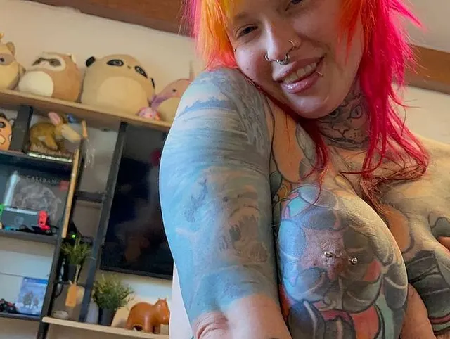 Hardcore Fick für Tattooschlampe, Doggy, reiten, blasen so braucht sie es!