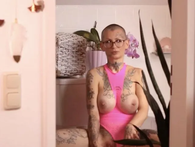 SLOPPY BLOWJOB from Porno Star SANDRA FOXX in Dusseldorf