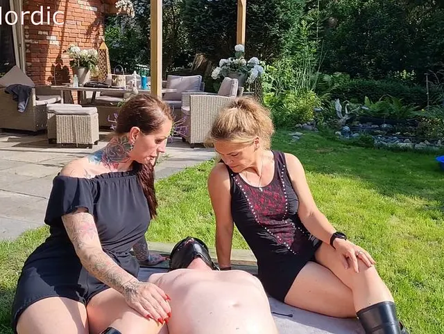 Aschenbecher und Spucknapf  der Gummistiefelladys