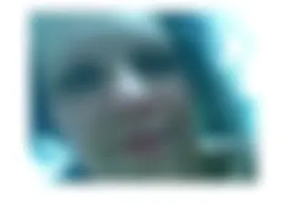 Zeige meine geile gepiercte Pussy an der Donau