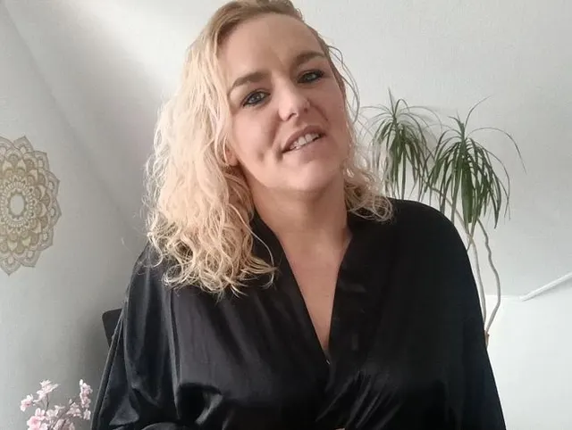 OMG! Ist das wirklich passiert? 1x in Unterwäsche auf Porno Seite!