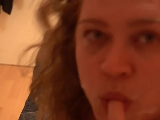 Geiler nasser Blowjob - ich steckte ihn mir tief in den Hals