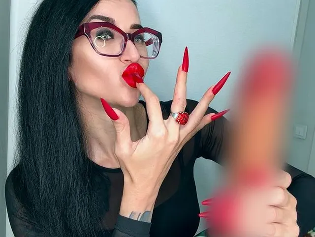 ROTE matte Farbe. Lange Nägel, Handflächen, Handjobs mit Spucke