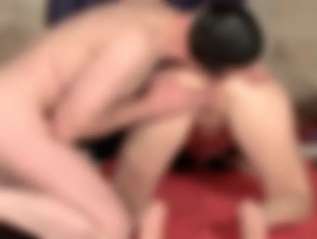 Finger im Po ...