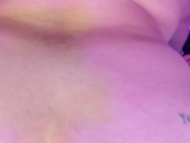 Haariger Arsch einer sexy Latina, Anusdehnung